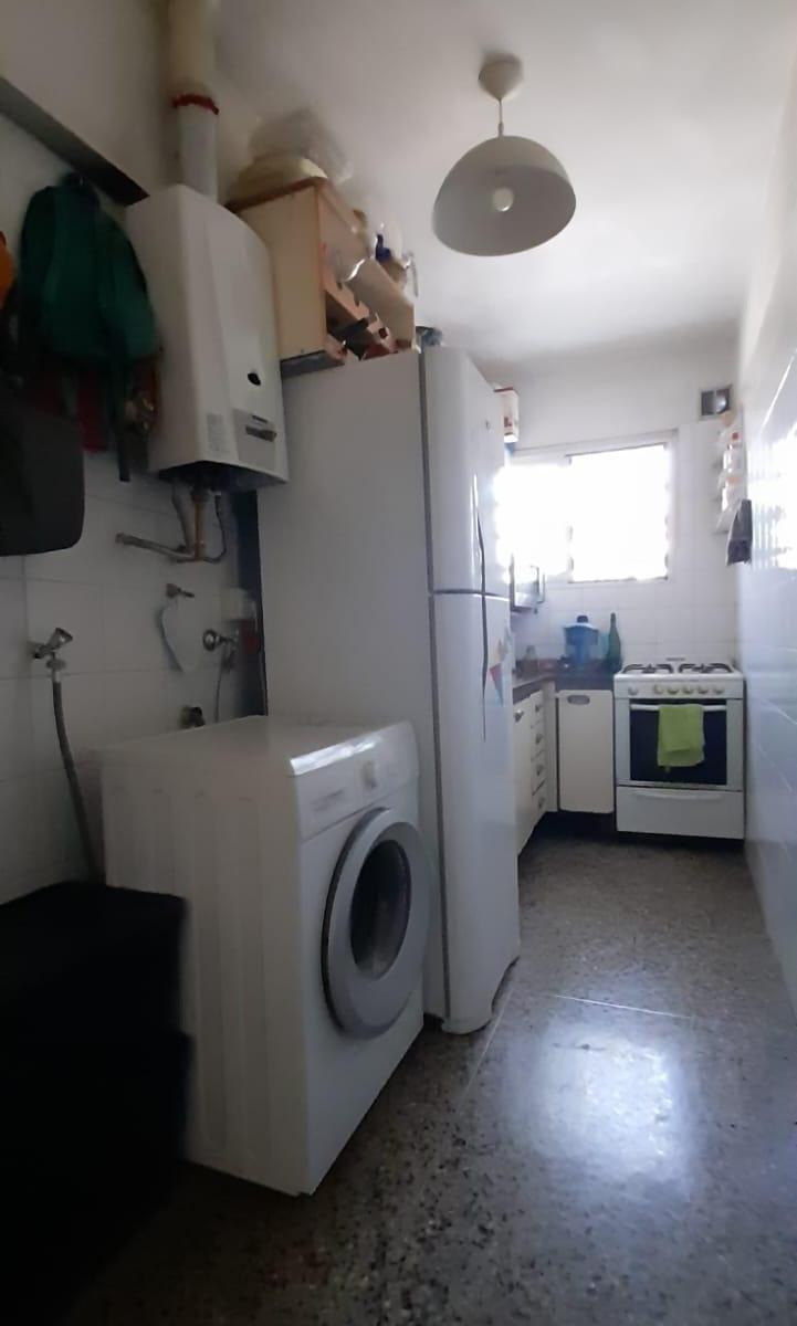 Departamento 3 ambientes (por escalera) en venta -Zona Boedo-