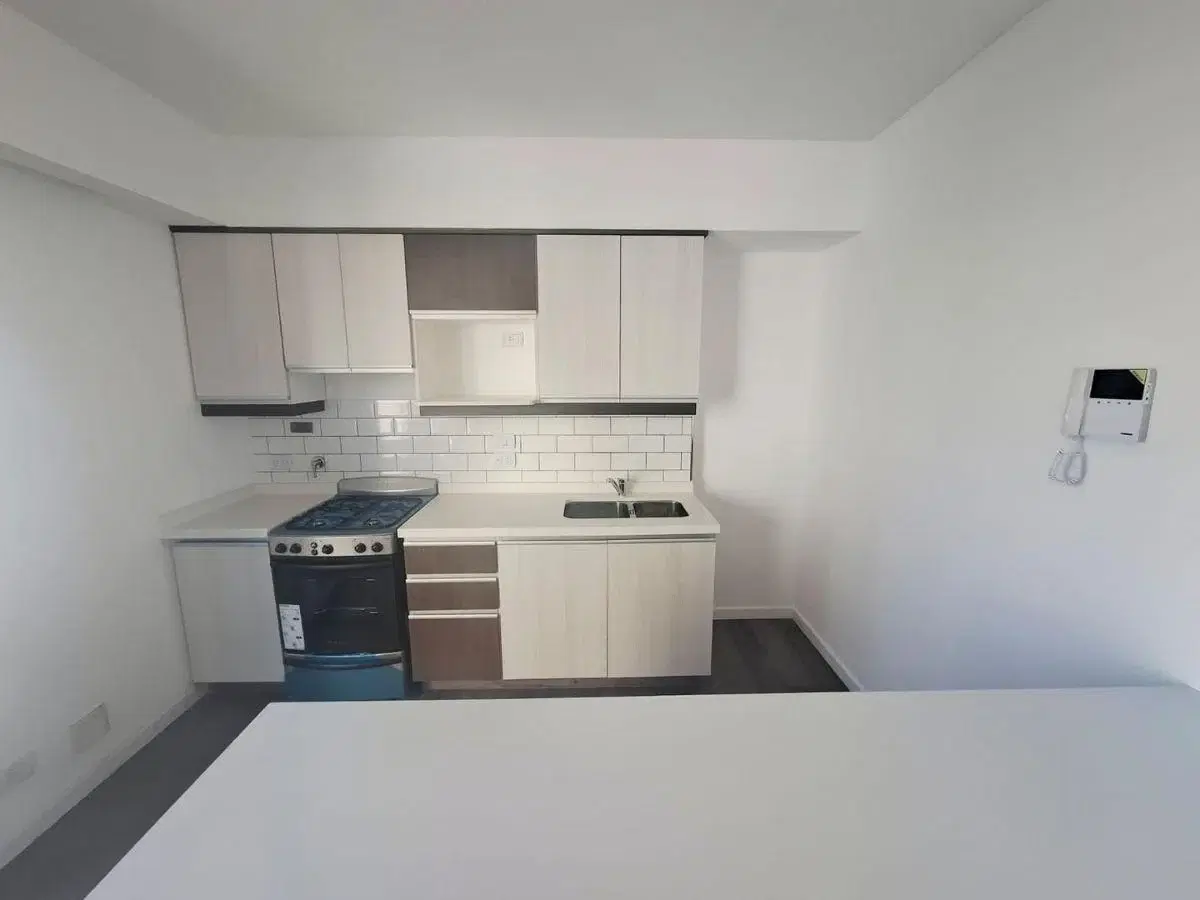 DEPARTAMENTO DE 2 AMBIENTES EN ALQUILER, ZONA SAN CRISTOBAL 4