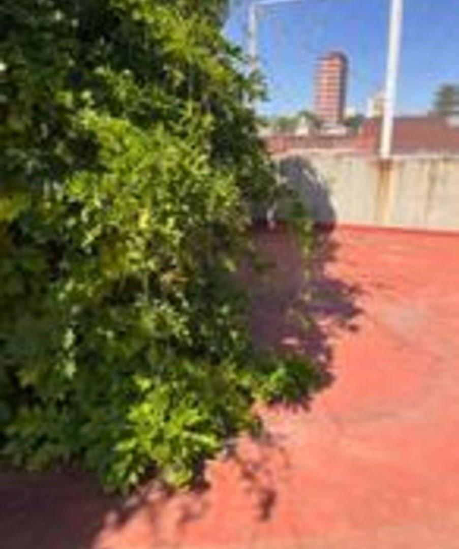 Foto de Casa de 6 ambientes con garage, patio y terraza. Zona Boedo, imagen 1