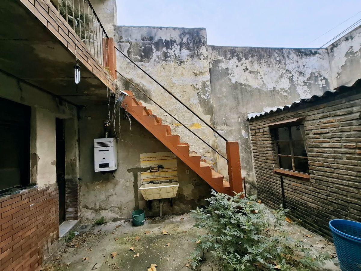 Foto de Casa de 4 amb. c/patio y terraza en Parque Chacabuco, imagen 2