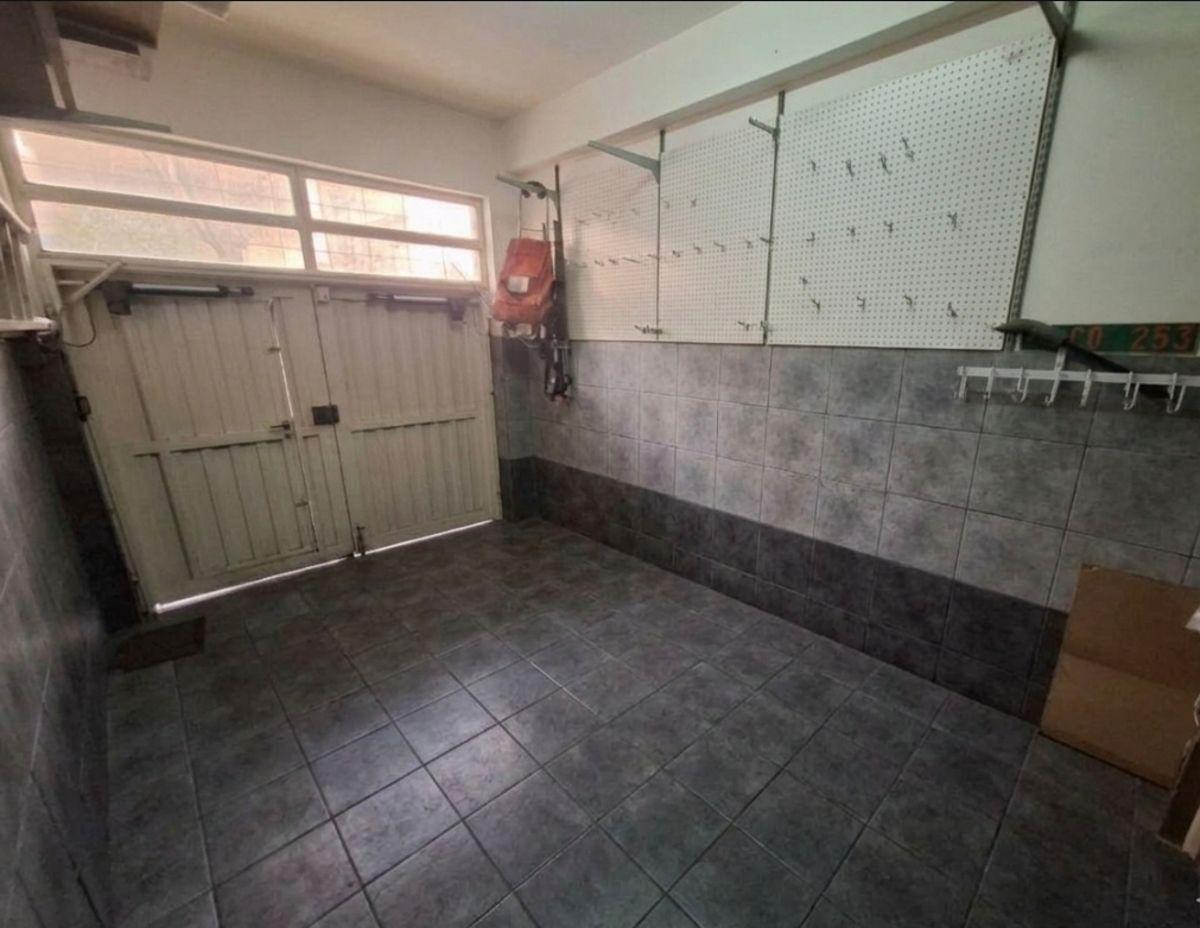 Foto de Casa de 3 plantas con garage, imagen 3