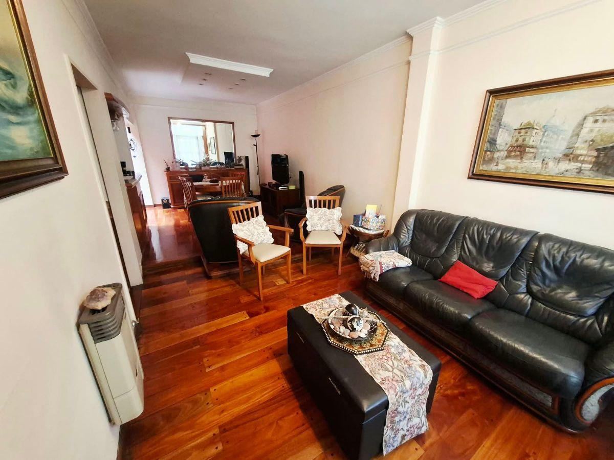 Foto de Casa de 3 plantas con garage, imagen 1