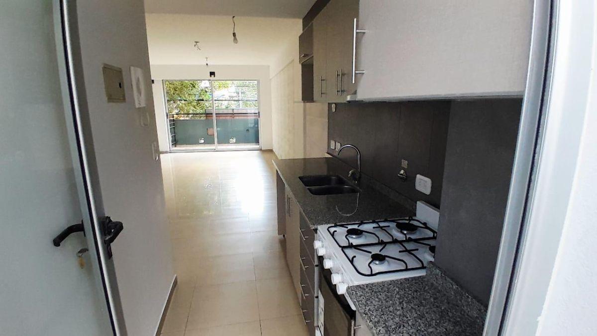 Foto de Departamento de 1 ambiente c/ balcón y patio en venta en San Cristóbal, imagen 1