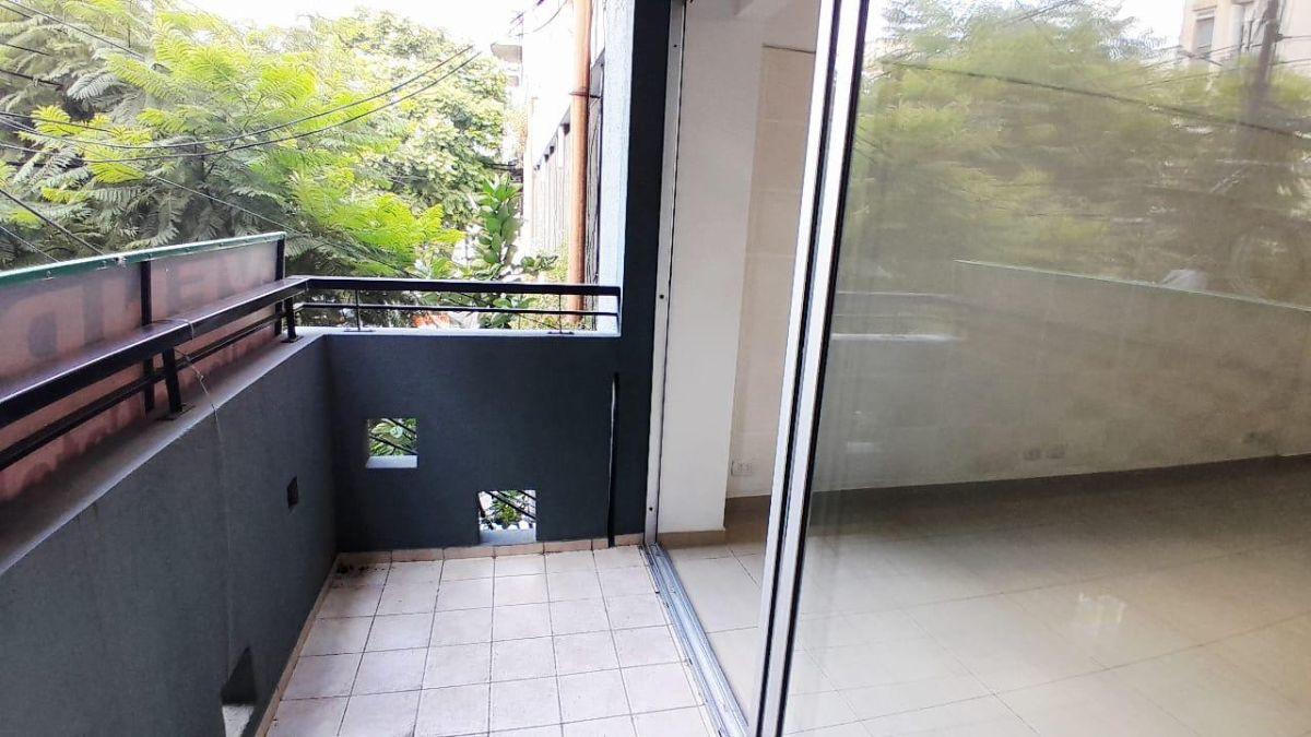 Foto de Departamento de 1 ambiente c/ balcón y patio en venta en San Cristóbal, imagen 4