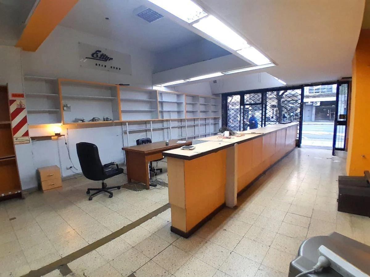 Foto de LOCAL COMERCIAL SOBRE AV. CORRIENTES, imagen 4