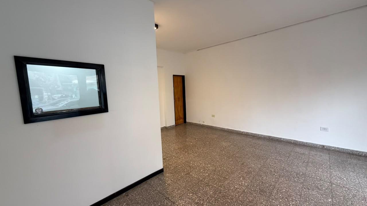 Foto de Local en alquiler en calle 9 entre 62 y diagonal 78, imagen 2