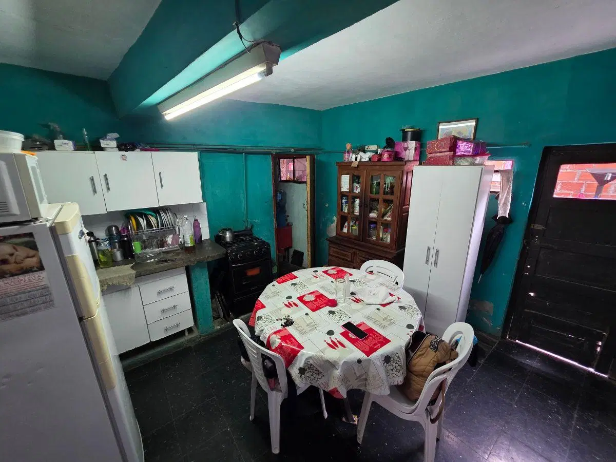 SE VENDEN 3 UNIDADES FUNCIONALES EN UNA INMEJORABLE ESQUINA!! 4
