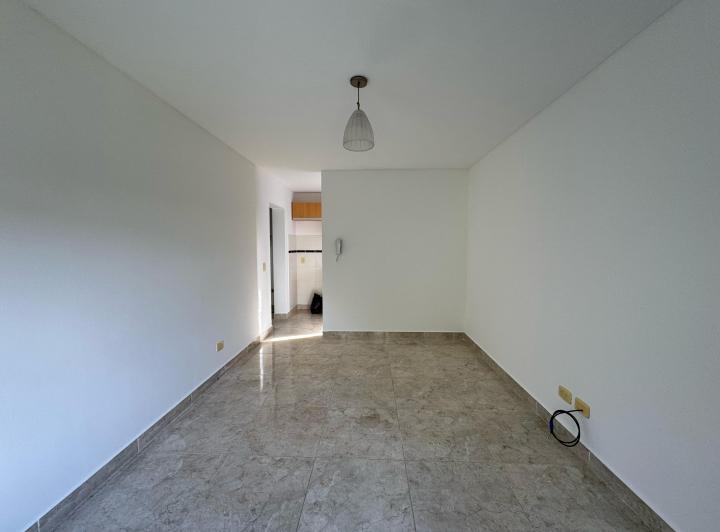 Departamento de una habitación. Segundo piso por escaleras.  4
