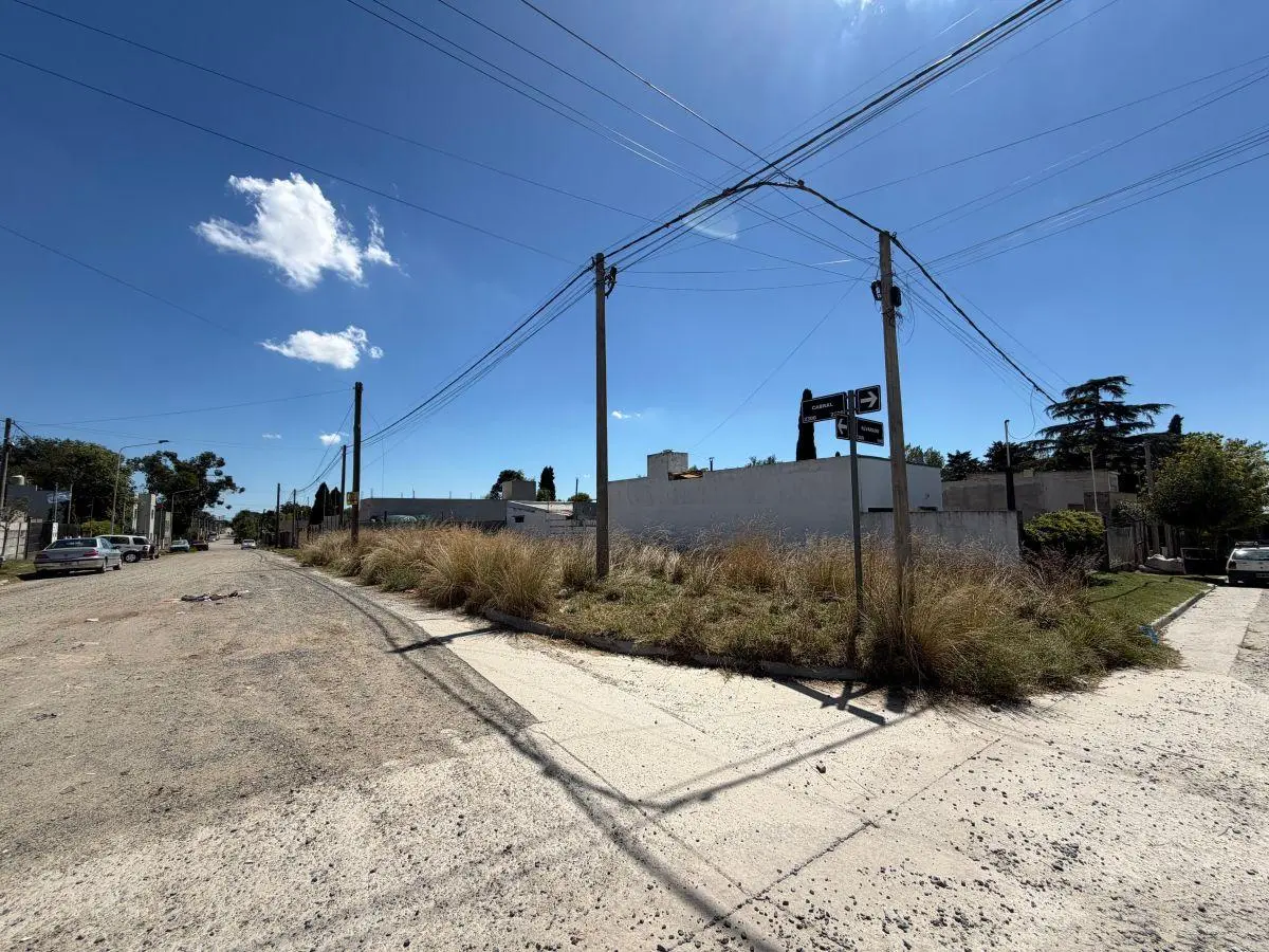 Lote con servicios 4