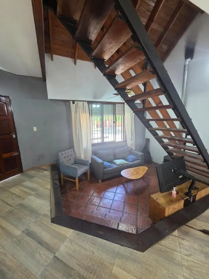 VENTA CASA TRES AMBIENTES JARDIN COCHERA BELLA VISTA 2