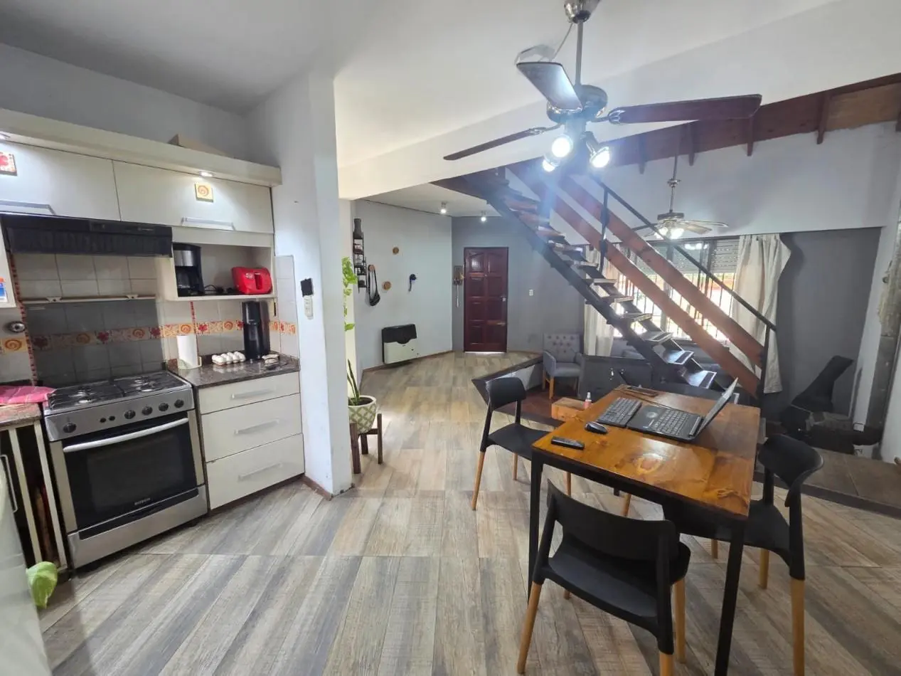VENTA CASA TRES AMBIENTES JARDIN COCHERA BELLA VISTA 3