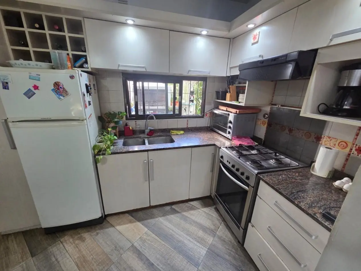 VENTA CASA TRES AMBIENTES JARDIN COCHERA BELLA VISTA 5