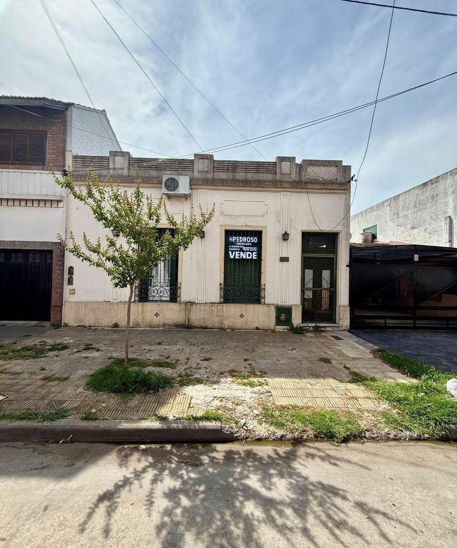 CASA DE 3 AMBIENTES EXCELENTE UBICACION