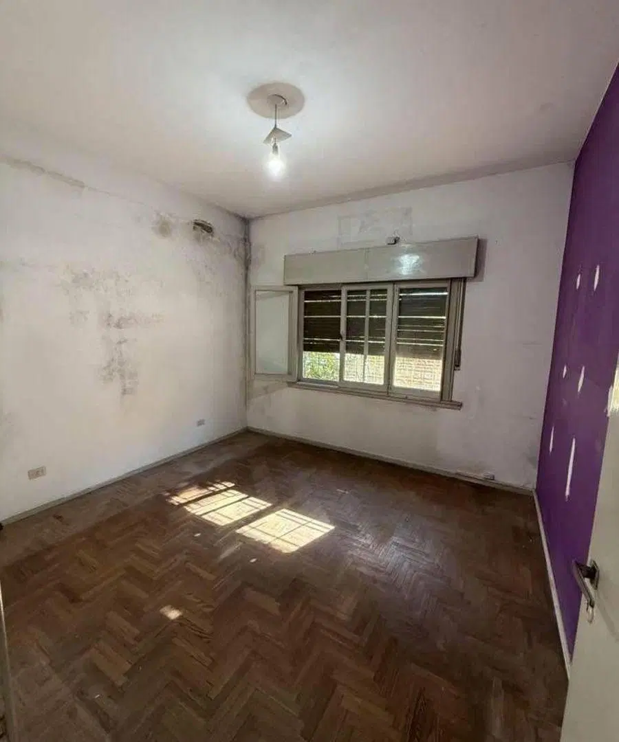 CASA DE 3 AMBIENTES GRANDES CON COCHERA Y FONDO LIBRE 4