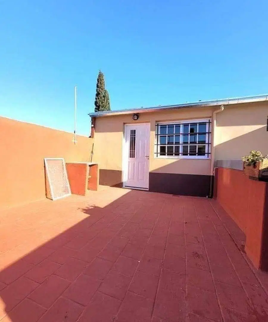 DPTO TIPO CASA EN PRIMER PISO 2 AMBIENTES 4