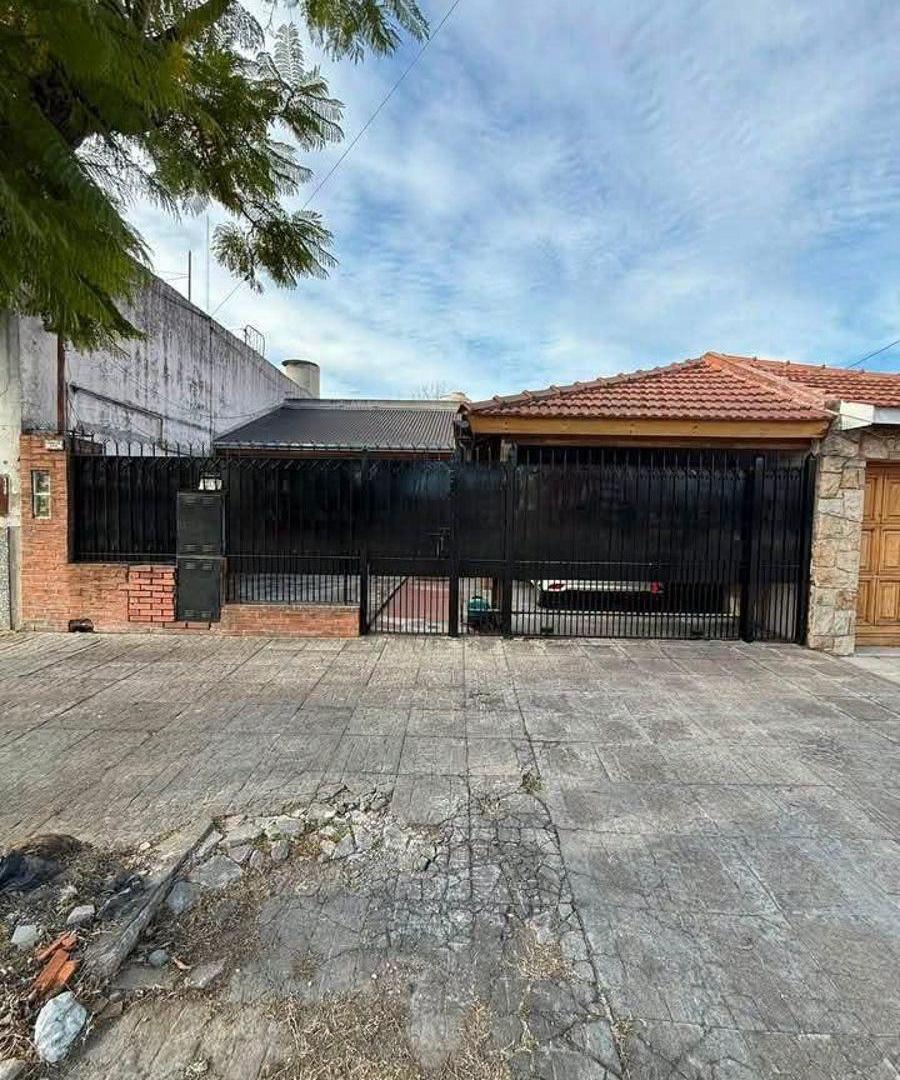Foto de CASA IDEAL DOS FAMILIAS - HERMOSO PATIO, imagen 1