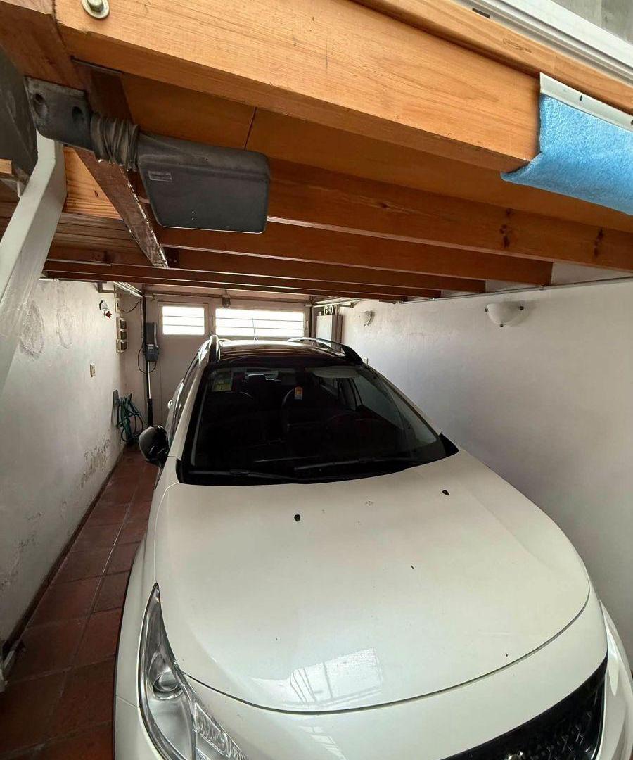 Foto de CASA 5 AMBIENTES EXCELENTE UBICACION Y LOTE, imagen 3