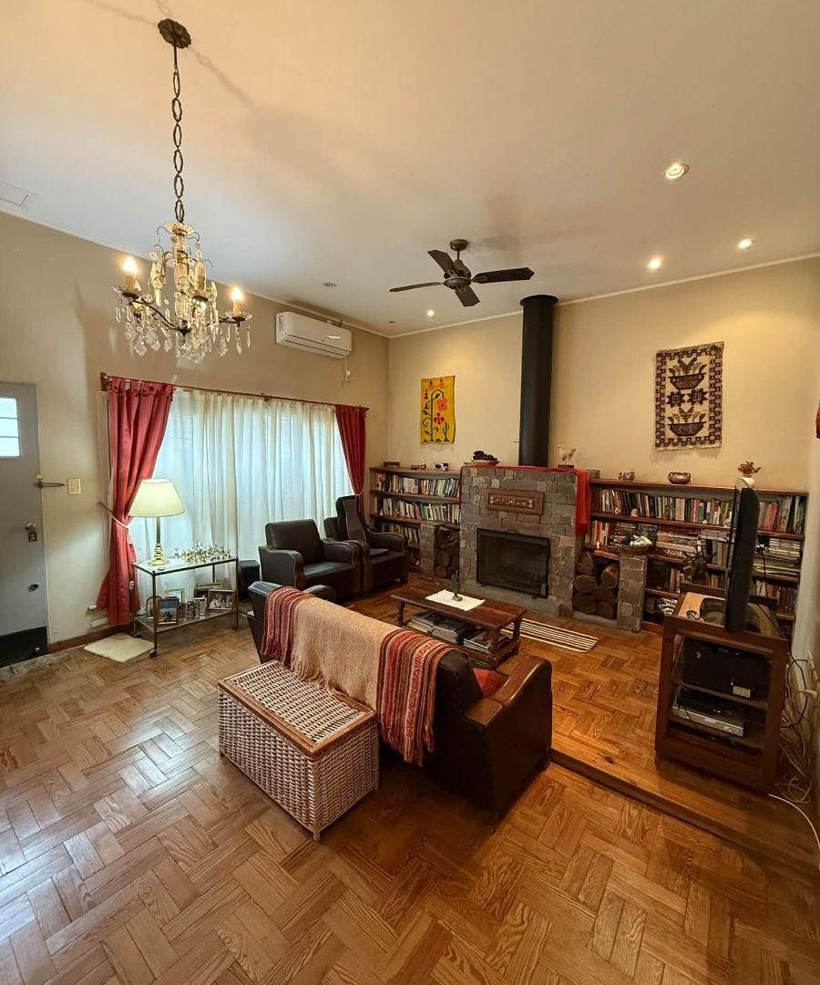 Foto de CASA 5 AMBIENTES EXCELENTE UBICACION Y LOTE, imagen 1
