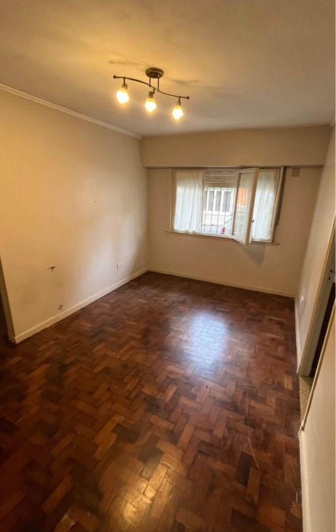 Foto de VENTA FLORES 2 amb planta baja frente, imagen 1