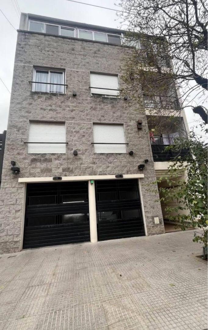 Lugano venta Depto 3 amb amplio excelente estado con 2 cocheras