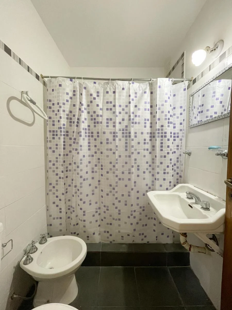 Dapartamento en El Centro de La Ciudad de 2 Dorm. 3