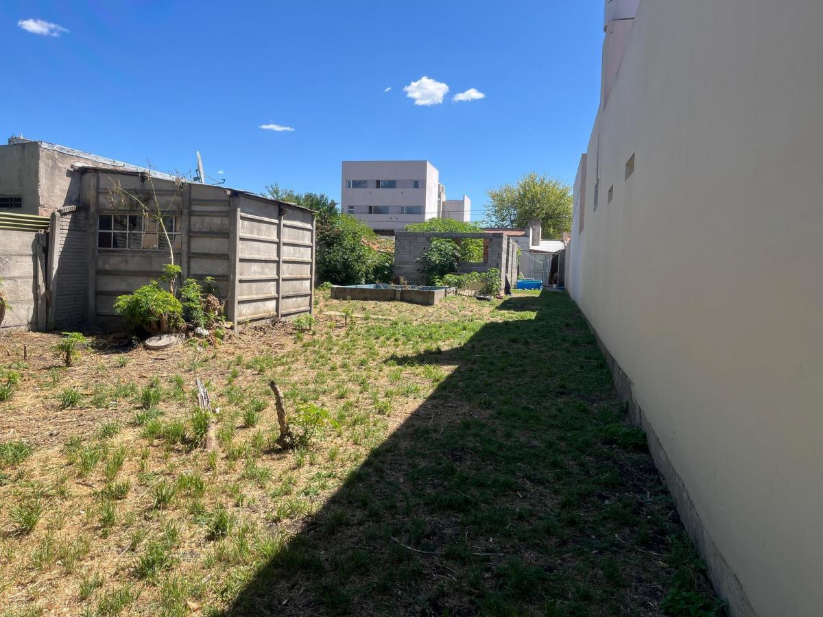 Oportunidad Casa con Amplio Lote - Semicentro - Ideal Desarrolladores 1