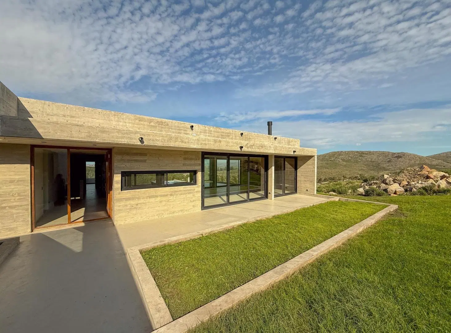 CASA EN VENTA A ESTRENAR EN TANDIL -BARRIO CERRADO ALTOS AIRES 3