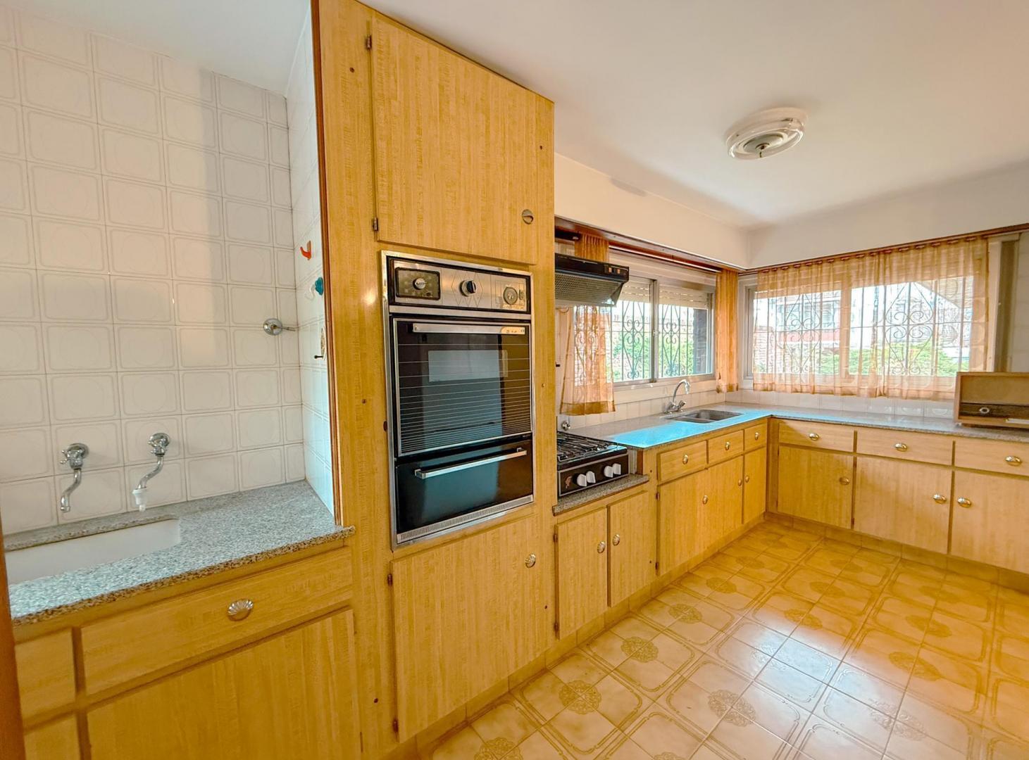Foto de CASA EN VENTA - SEMICENTRO TANDIL - 4 Dormitorios, imagen 3
