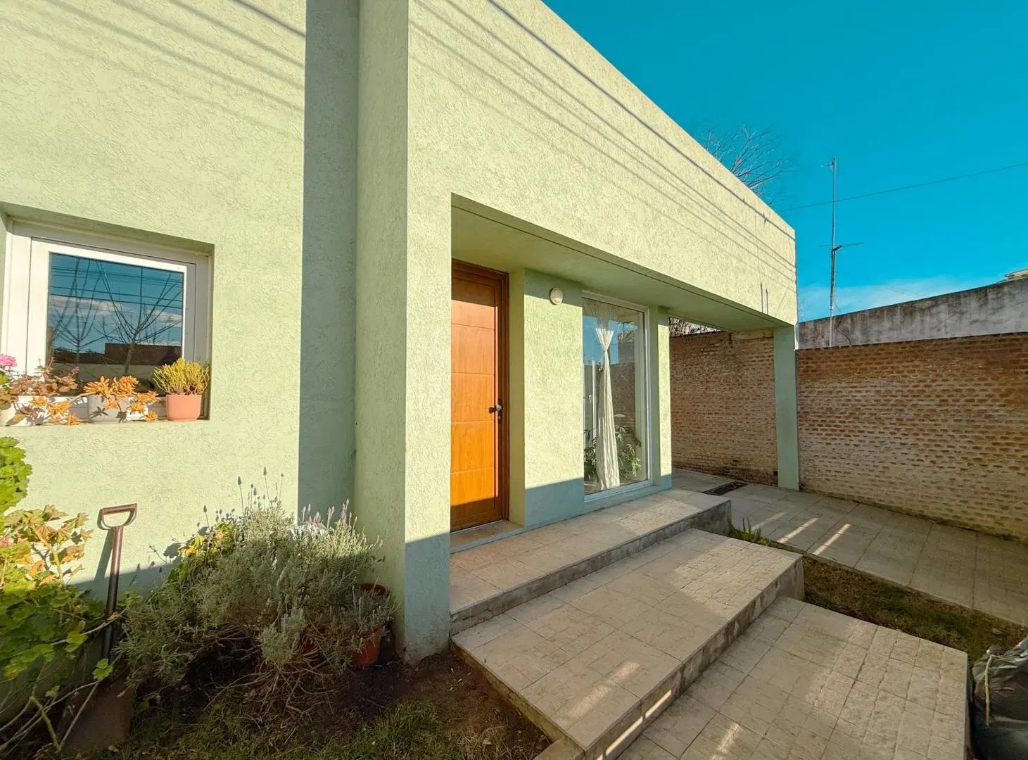 CASA 3 DORMITORIOS, 2 BAÑOS Y GARAGE EN TANDIL 3