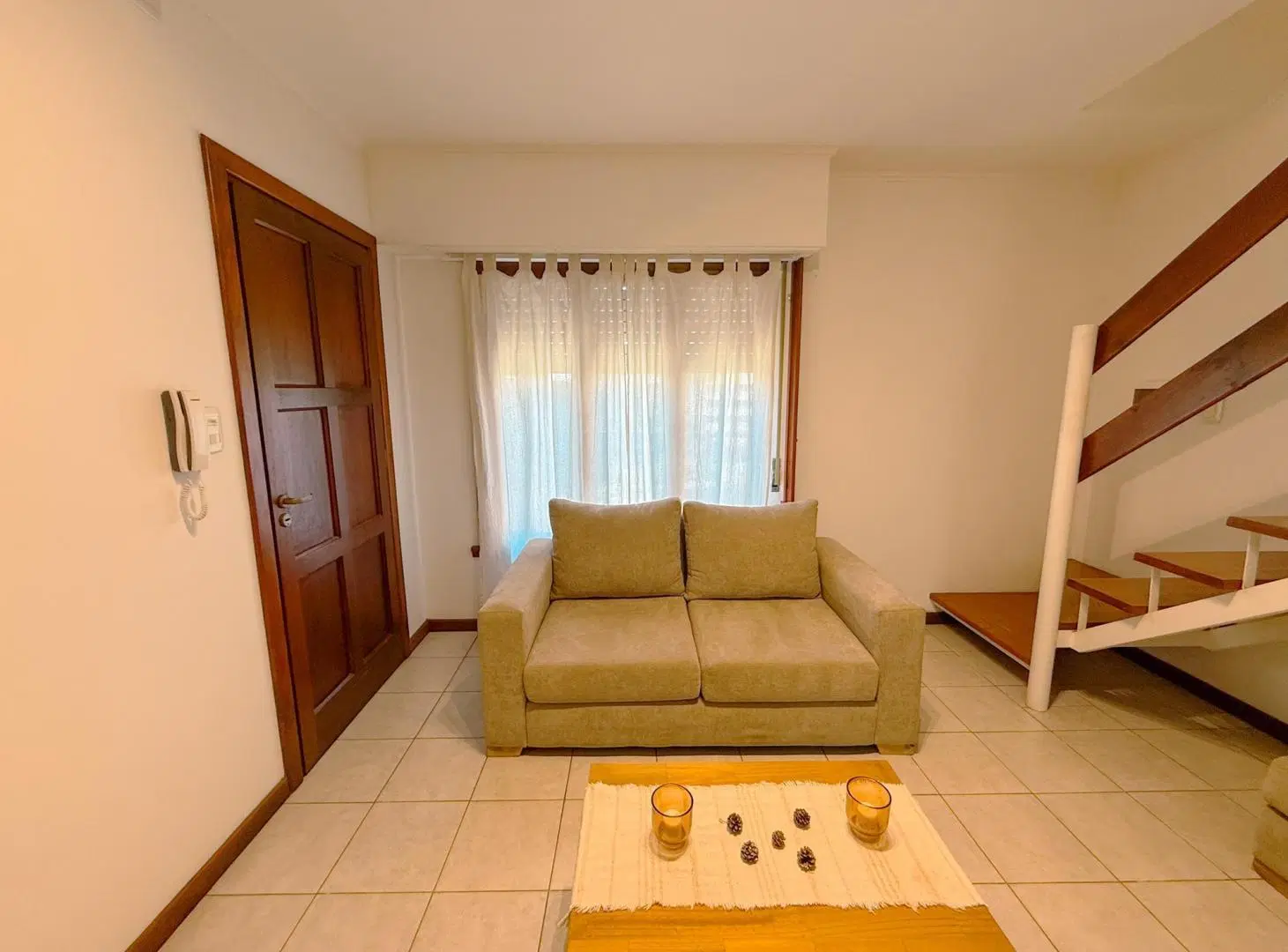 DEPARTAMENTO TIPO DUPLEX 2 HABITACIONES CON PATIO Y ESTACIONAMIENTO 4