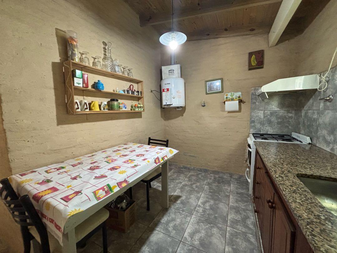 Foto de EN VENTA- Casa con amplio lote en TANDIL, imagen 2