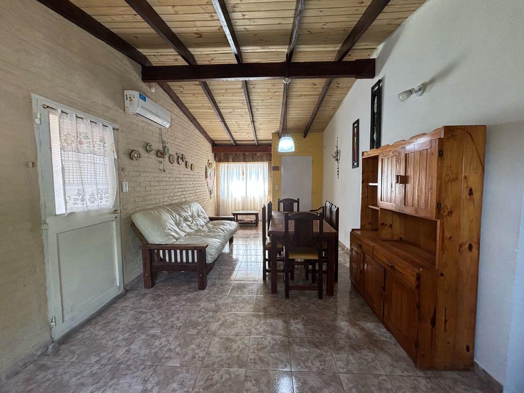 Foto de EN VENTA- Casa con amplio lote en TANDIL, imagen 1