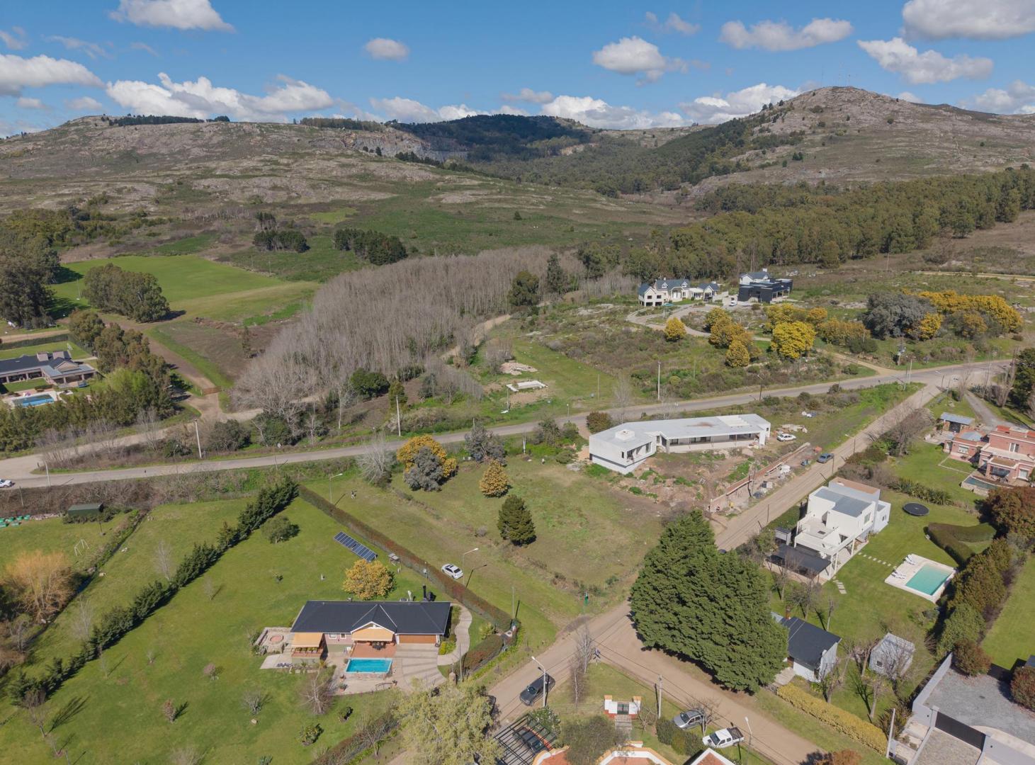 Foto de LOTE CON TODOS LOS SERVICIOS - BARRIO GOLF - TANDL, imagen 2