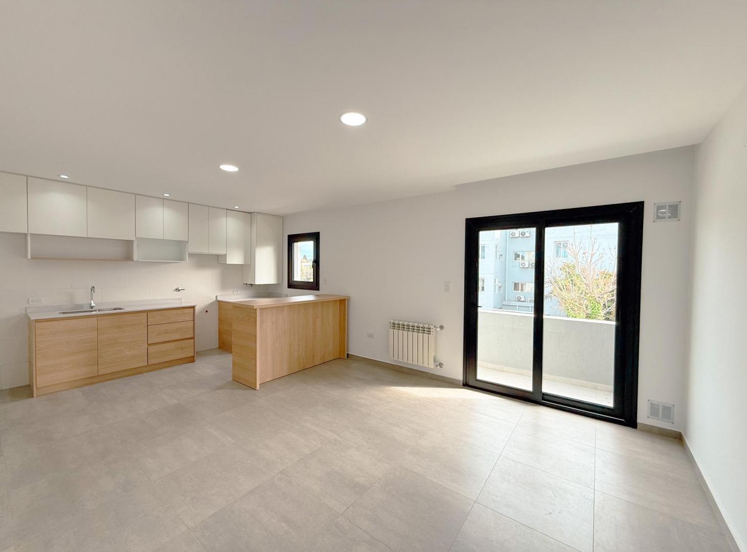 Foto de DEPARTAMENTO 2 AMBIENTES CON BALCON - TANDIL, CENTRO., imagen 1