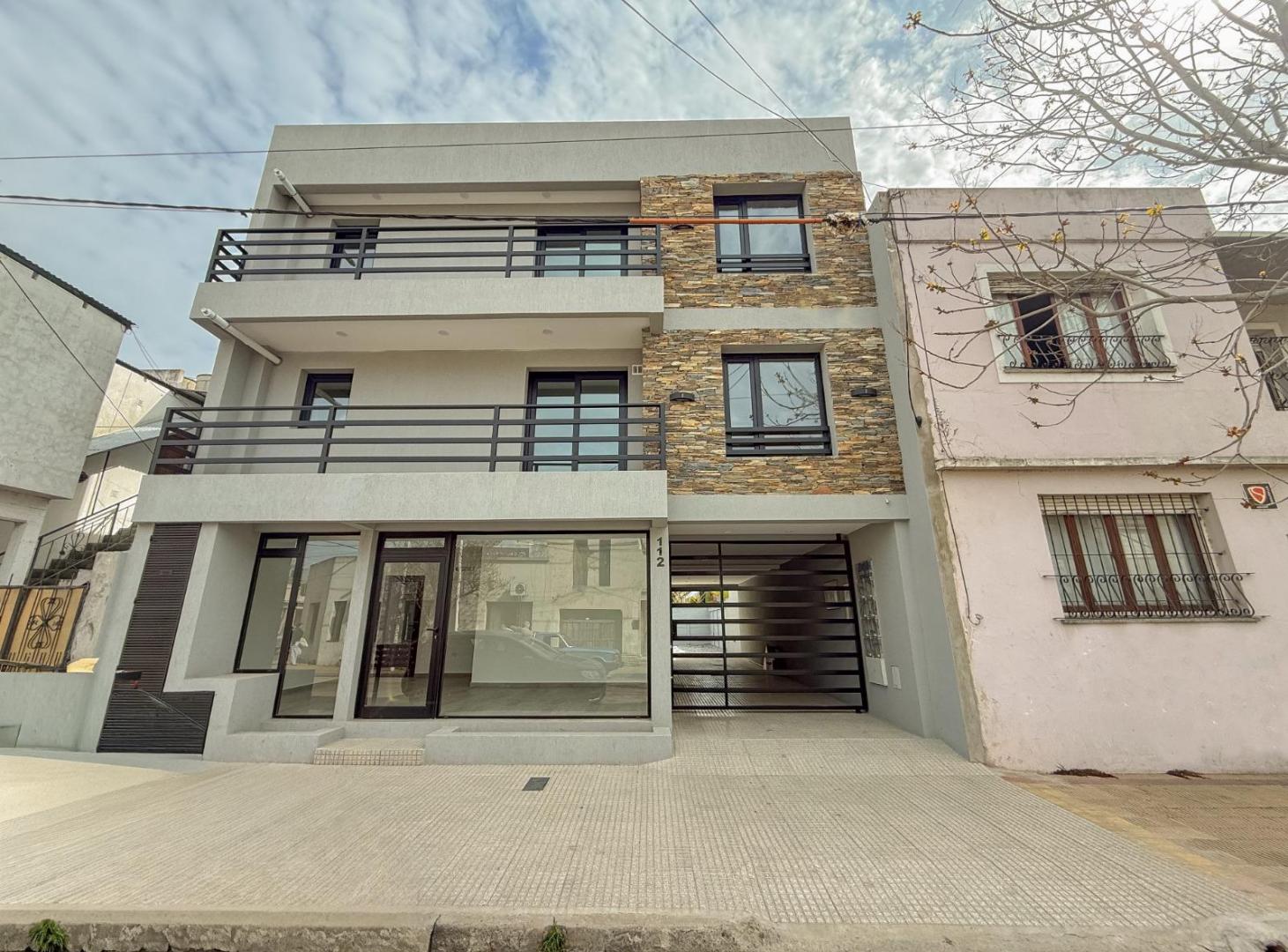 Foto de DEPARTAMENTO 2 AMBIENTES CON BALCON - TANDIL, CENTRO., imagen 2