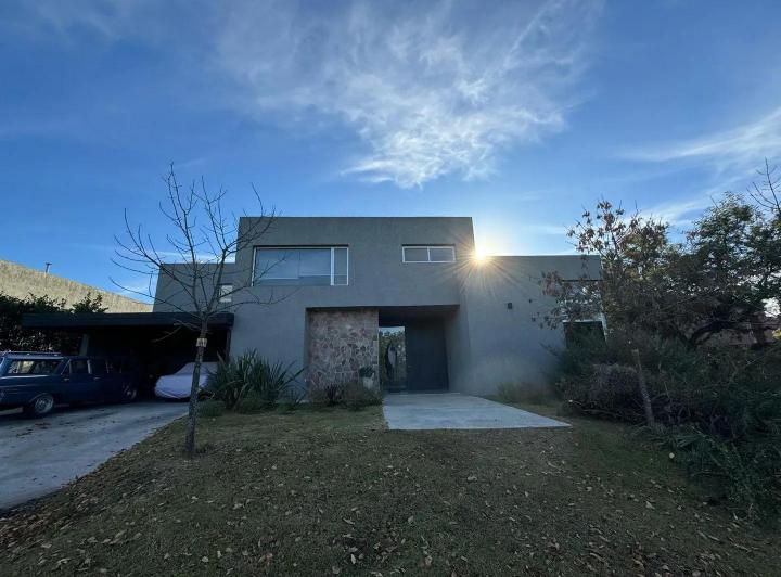 Venta de casa en Estancia Q2, Mendiolaza, fondo norte con pileta 3