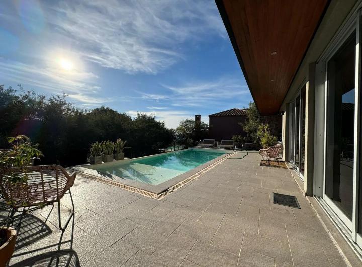 Venta de casa en Estancia Q2, Mendiolaza, fondo norte con pileta 2