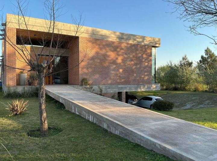 Alquiler amoblado Casa en La Cascada Country Golf- 2 domitorios- PILETA- JACUZZI- AMBIENTES AMPLIOS 3