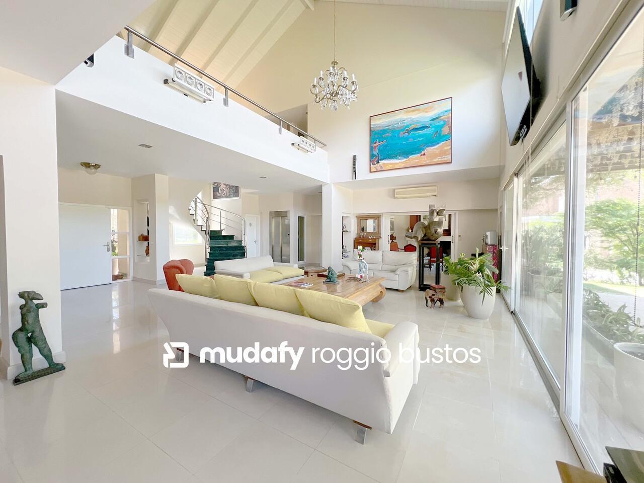 Foto de CASA EN VENTA EN LOMAS DE LA CAROLINA - FONDO GOLF, 5 DORMITORIOS, imagen 2