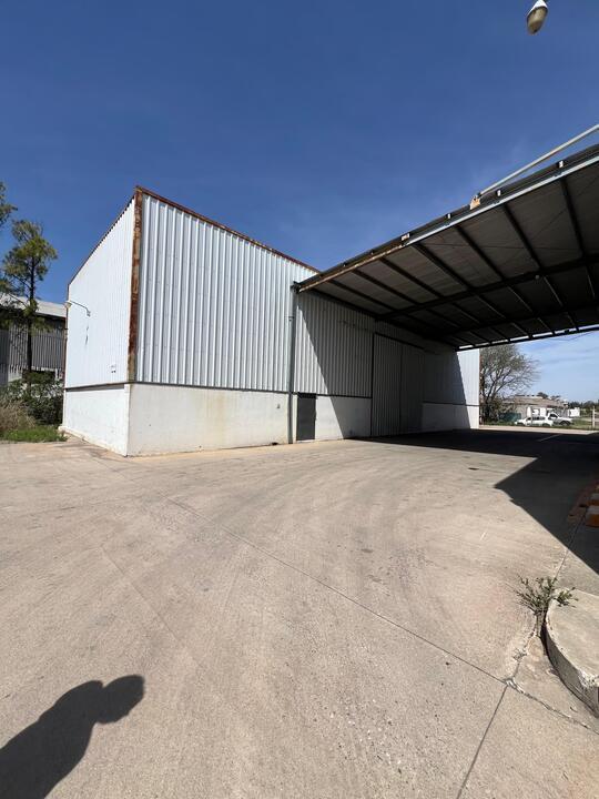 Foto de En venta galpón Industrial con Oficinas y Servicios Completos – Parque, imagen 4