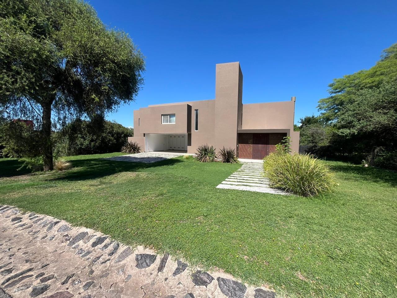 Casa en Venta | Altos del Golf – Villa Allende | Pileta | Galería | Calefacción Central