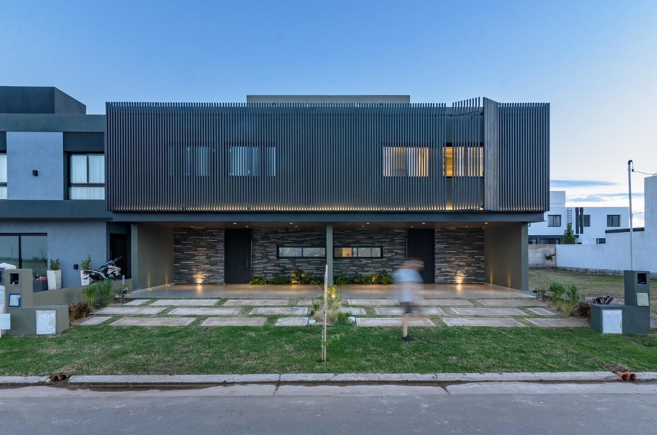 DÚPLEX EN VENTA EN COLINAS DE MANANTIALES- CASA TURÓ