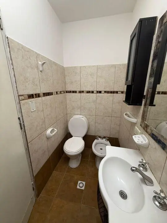 Venta 2 Casas en Una! en Barrio San Martin, reciclada a nueva! ideal para renta. 2