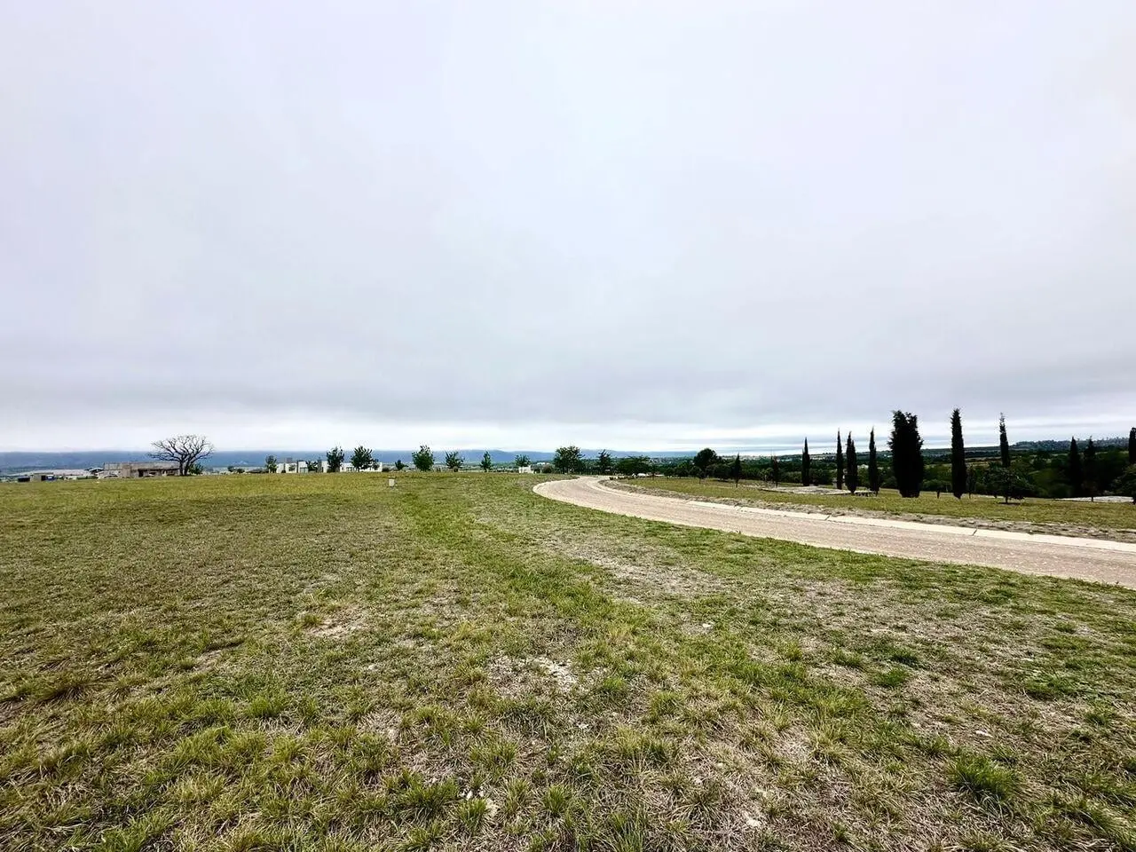 Terreno en VENTA 2000 m2 en club de campo Altos del Corral prox. gas natural 5