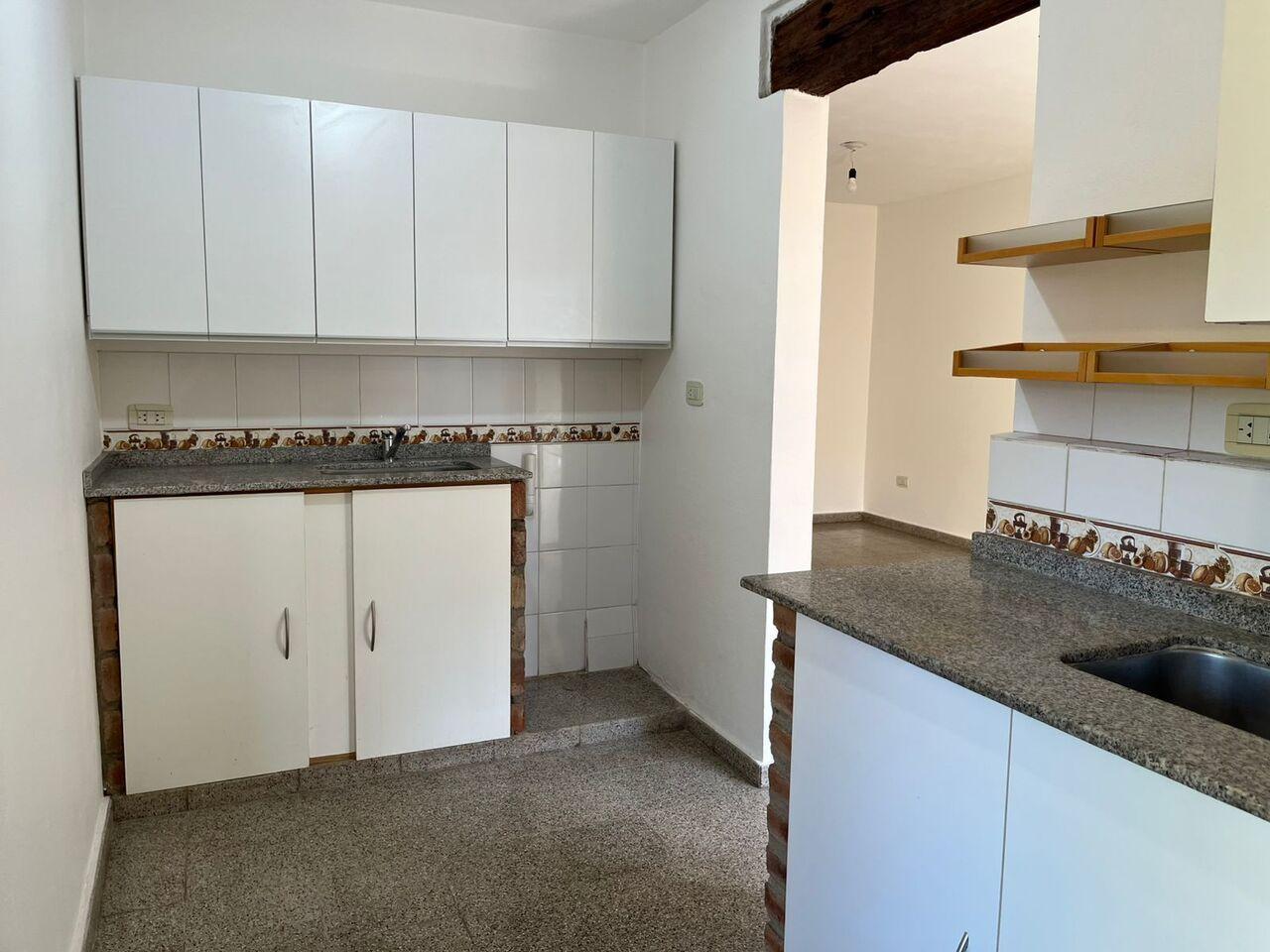 Foto de Alquiler PH de 2 Dormitorios con cochera en Housing, Jardin y Patio. Alquiler incluye impuestos, imagen 2