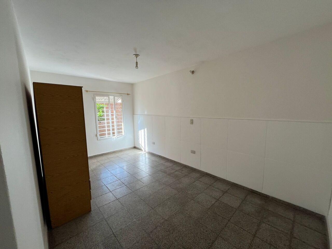 Alquiler PH de 2 Dormitorios con cochera en Housing, Jardin y Patio. Alquiler incluye impuestos