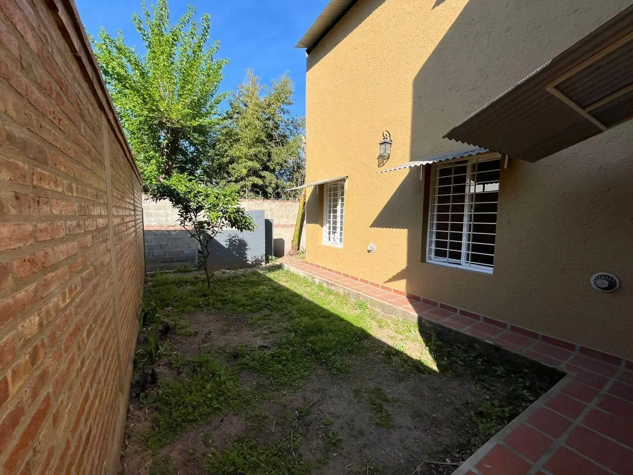 Alquiler PH de 2 Dormitorios con cochera en Housing, Jardin y Patio. Alquiler incluye impuestos 4