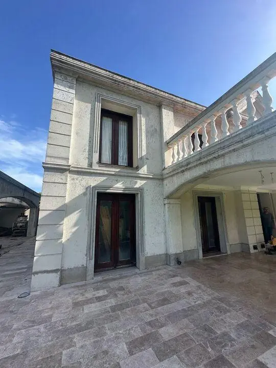 VENTA CASA EN GUAYAQUIL VILLA ALLENDE. 4500 m2 de terreno. 3