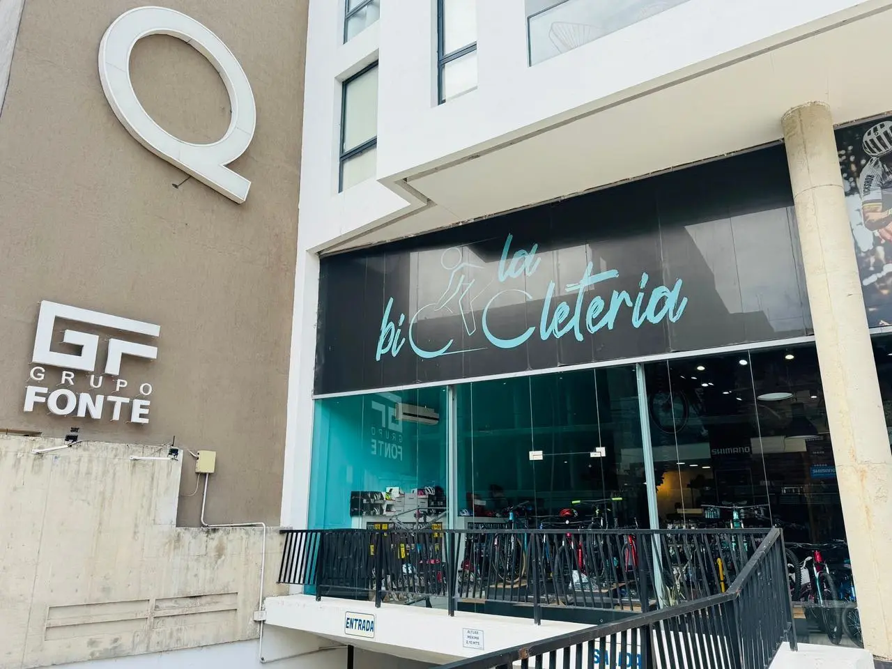 Venta de local comercial en Paseo Quattro, apto para gastronomía, Villa Carlos Paz. 4