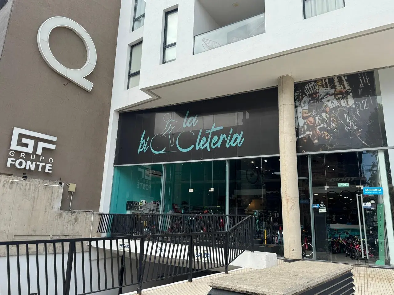 Venta de local comercial en Paseo Quattro, apto para gastronomía, Villa Carlos Paz. 3